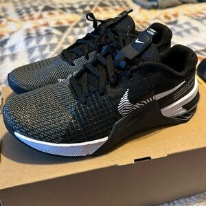 - Nike metcon shoes. Womens 8.5 men’s 7